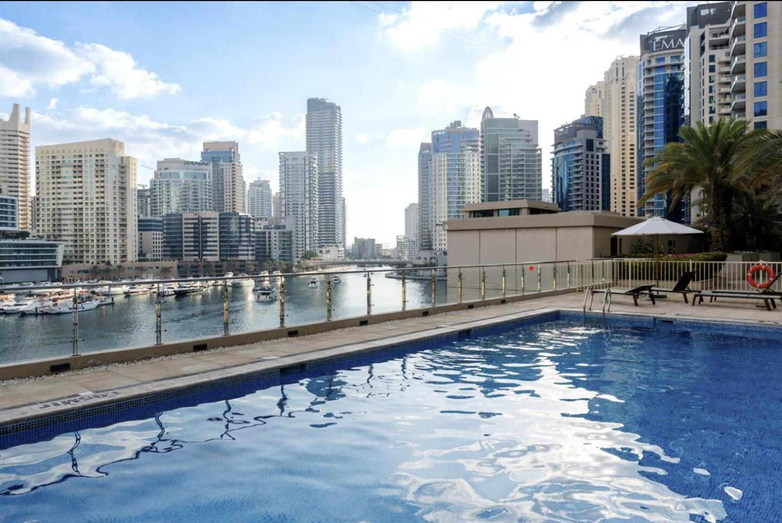 Spacious 1 Bedroom Apartment With Dubai Marina View Apartment