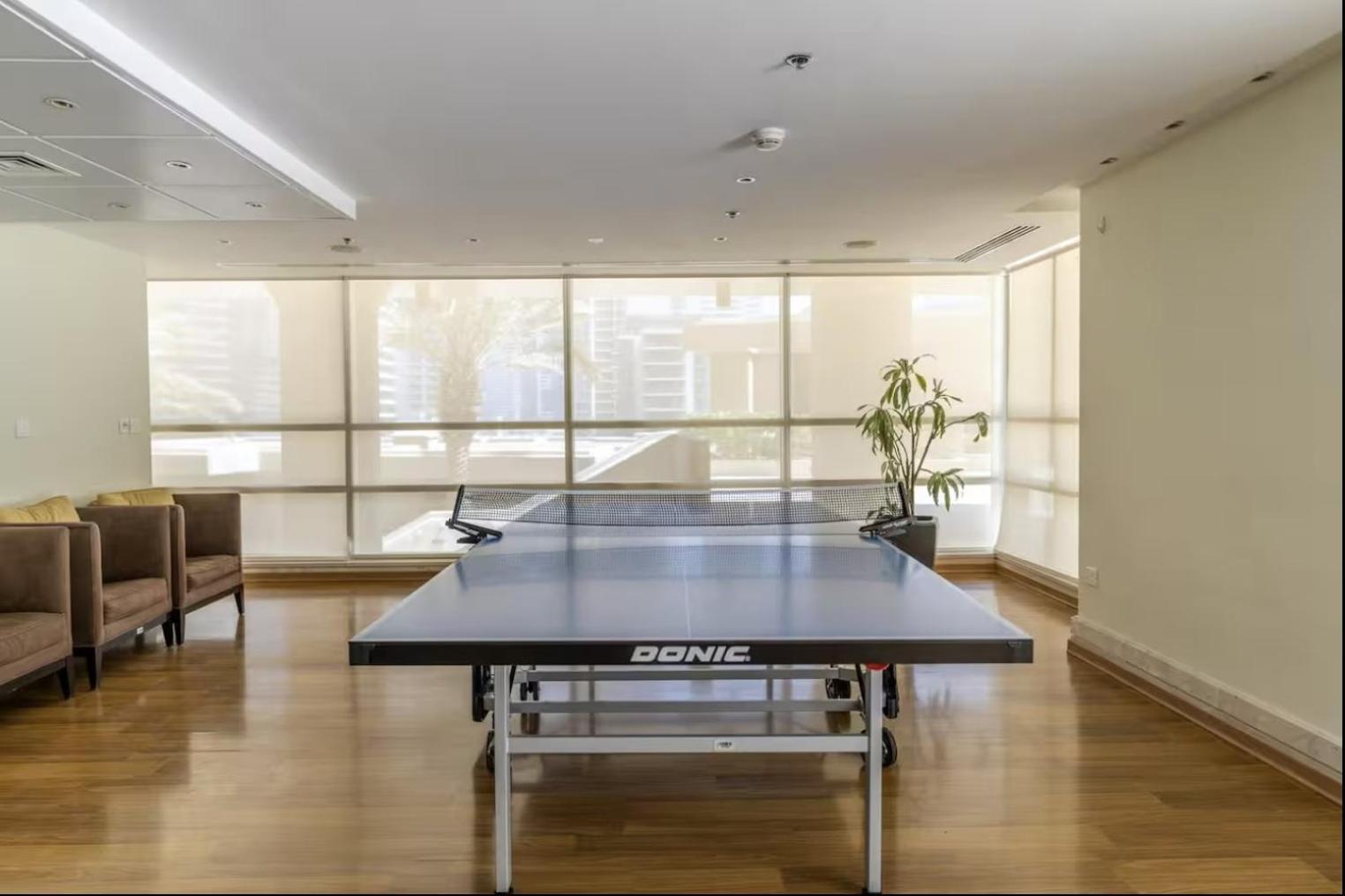 Spacious 1 Bedroom Apartment With Dubai Marina View *