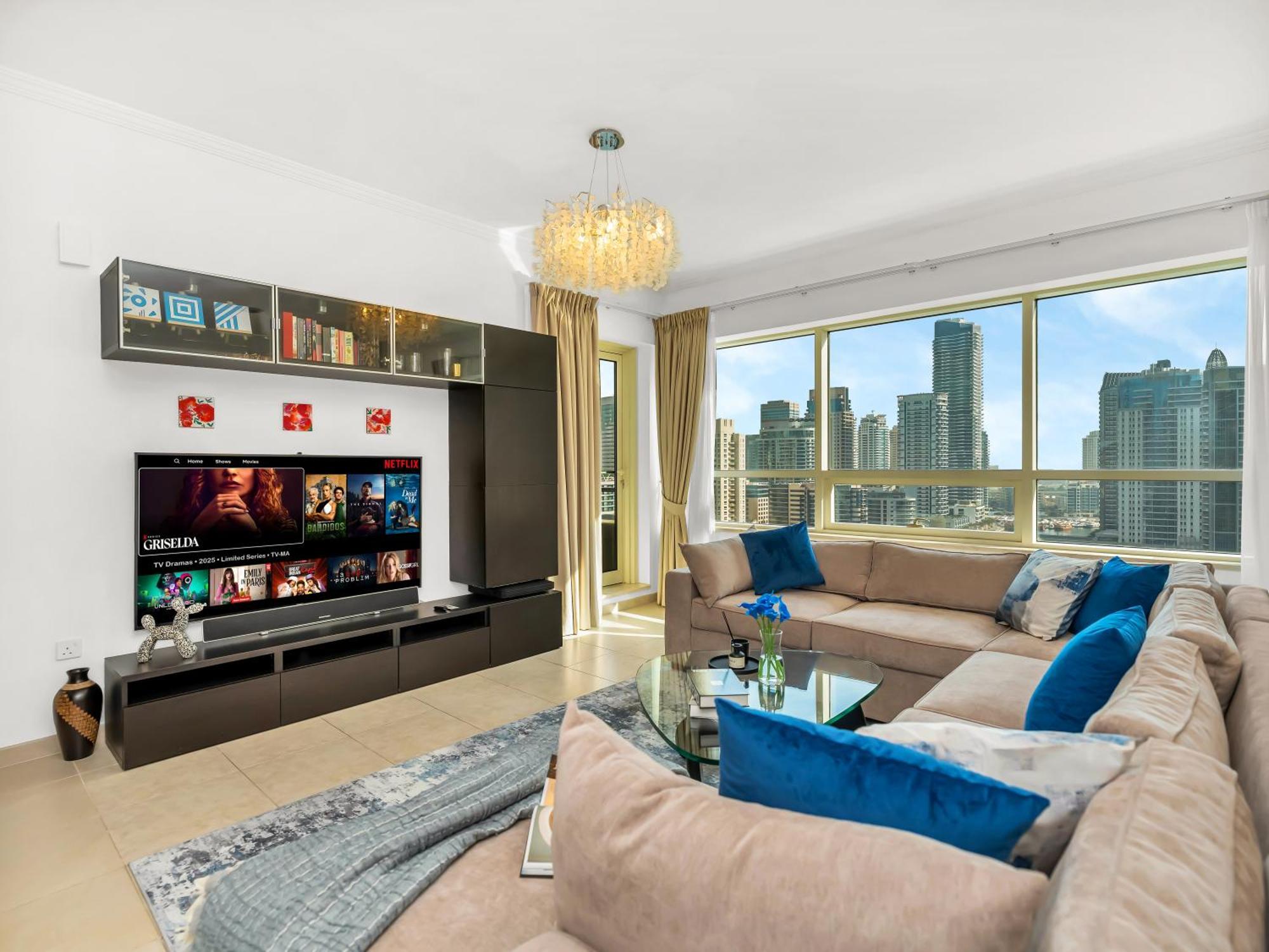 Spacious 1 Bedroom Apartment With Dubai Marina View Apartment