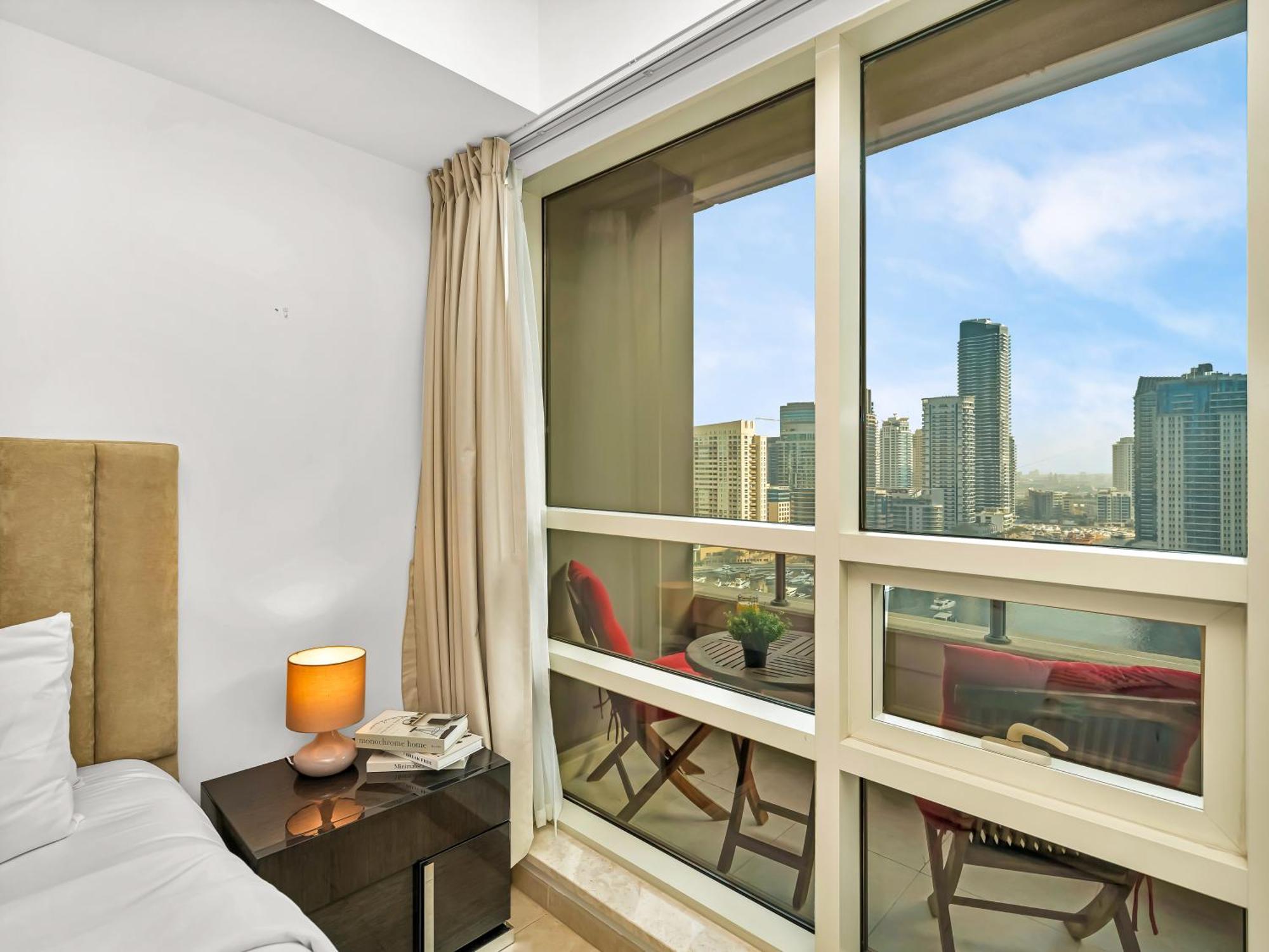 Spacious 1 Bedroom Apartment With Dubai Marina View Apartment Dubai